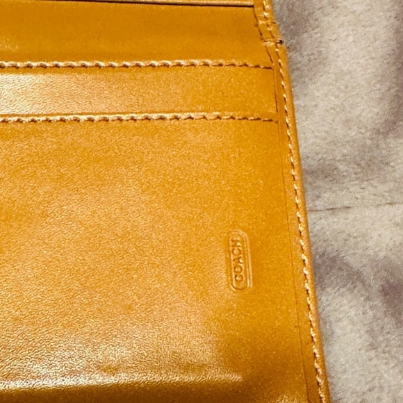COACH TRIFOLD WALLET LIKE NEW CONDITION - Picture 2 of 6